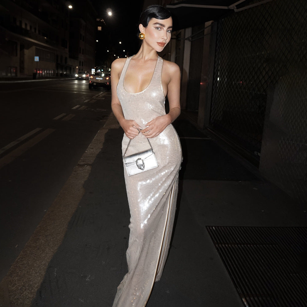 Vestido ajustado con lentejuelas, cuello en U, sin mangas y tirantes finos