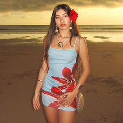 Vestido tubo con estampado floral, corte entallado y tirantes finos en contraste de color