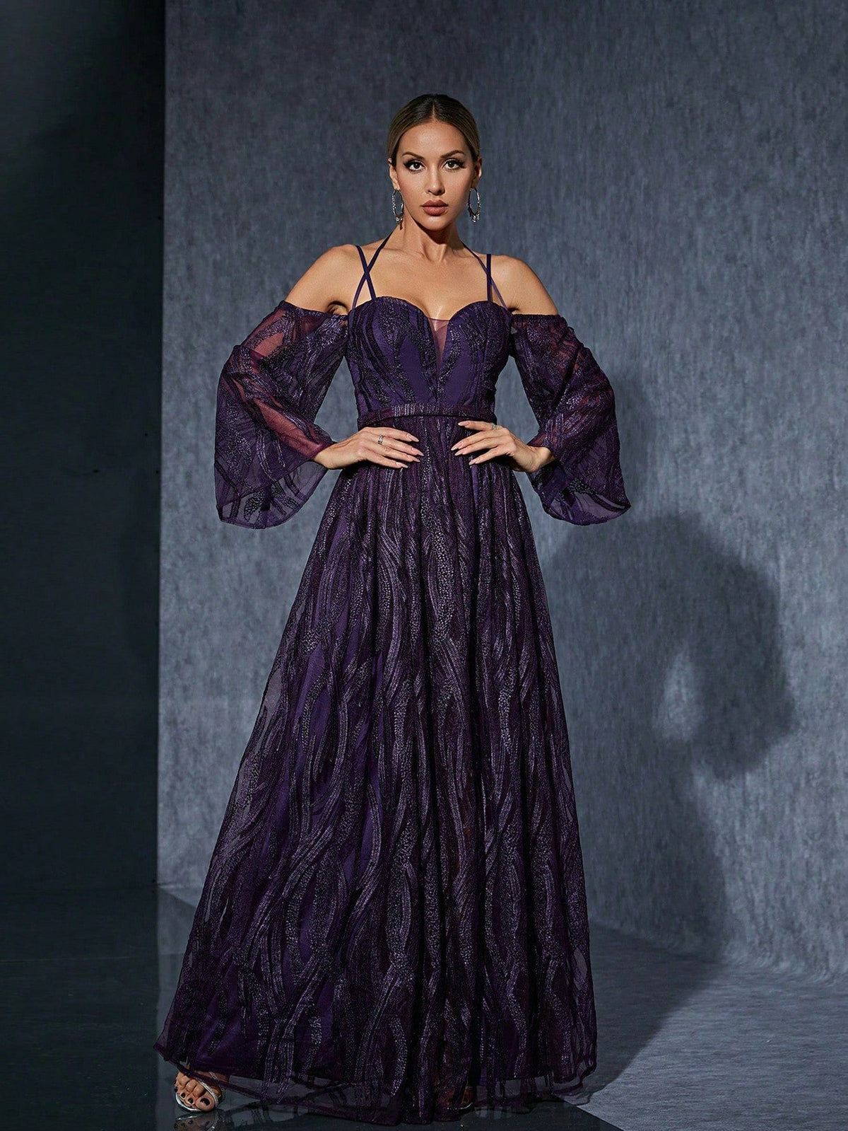 Vestido con cuello halter, mangas acampanadas, diseño de abertura, ideal para fiestas en la playa, reuniones y noches.