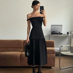 Vestido ajustado con cintura ceñida y top de tubo con hombros descubiertos en color liso