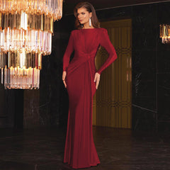 Vestido de noche ajustado con cuello redondo y mangas largas