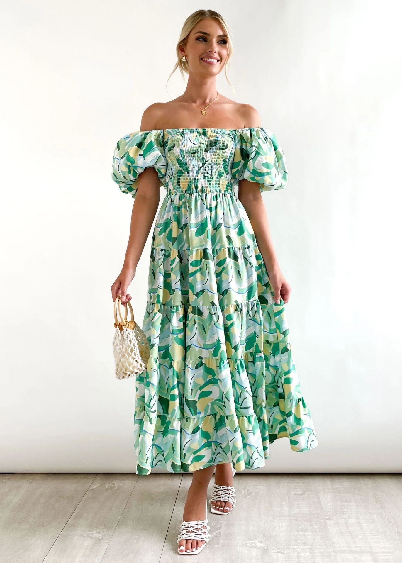 Vestido ajustado de fiesta con espalda descubierta y vuelo amplio, cuello descubierto, estampado de verano