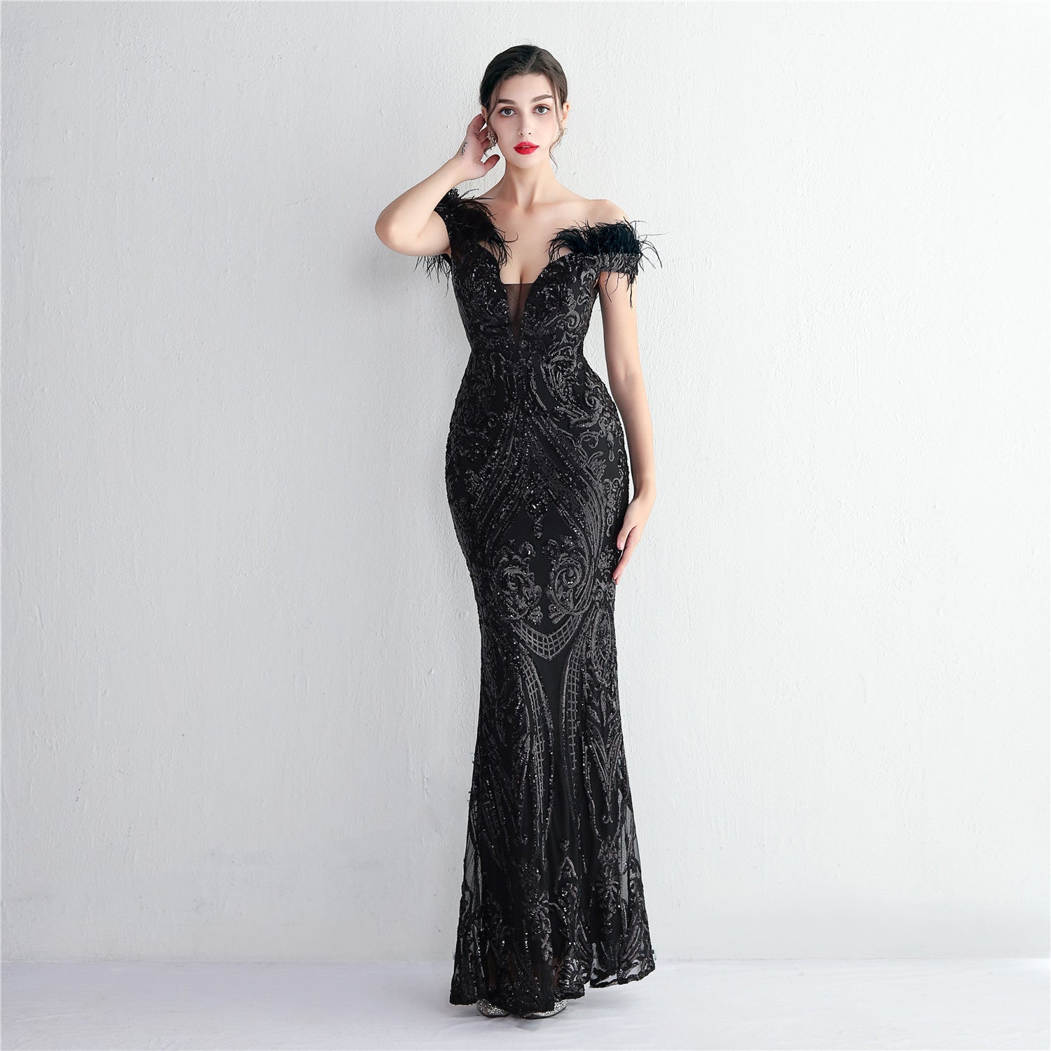 Vestido de noche ajustado de lana para cóctel, hecho a mano, con lentejuelas tridimensionales de alta densidad y fuerte posicionamiento floral.