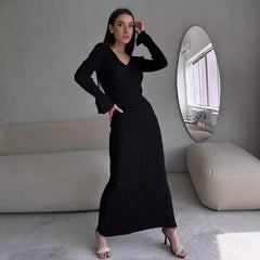 Vestido largo de lana de canalé de color liso con cuello en V y manga larga de punto ajustado