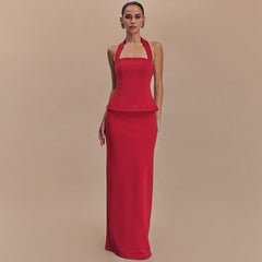 Conjunto de dos piezas de vestido largo ajustado con espalda descubierta y top halter de color liso