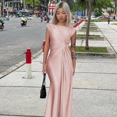 Vestido plisado ajustado sin mangas de color sólido