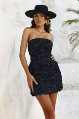 Vestido tubo con estampado floral tridimensional salvaje y escote en V