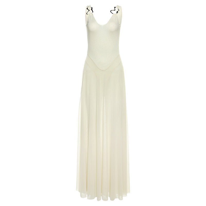 Vestido de malla con tirantes, espalda descubierta y escote en V ajustado