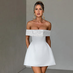 Elegante vestido ajustado de patchwork con hombros descubiertos