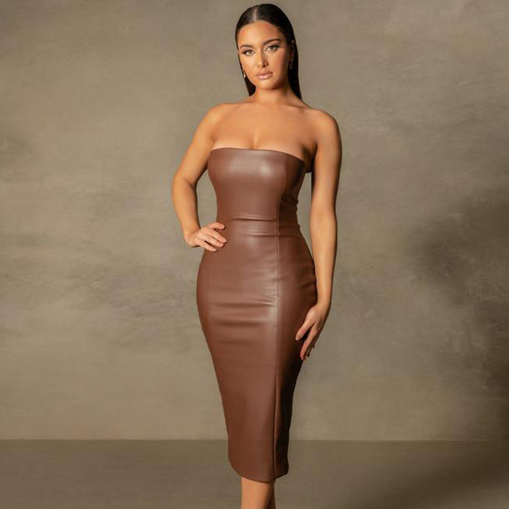 Vestido midi elegante de cuero sintético de color liso con corte ajustado y abertura en la espalda
