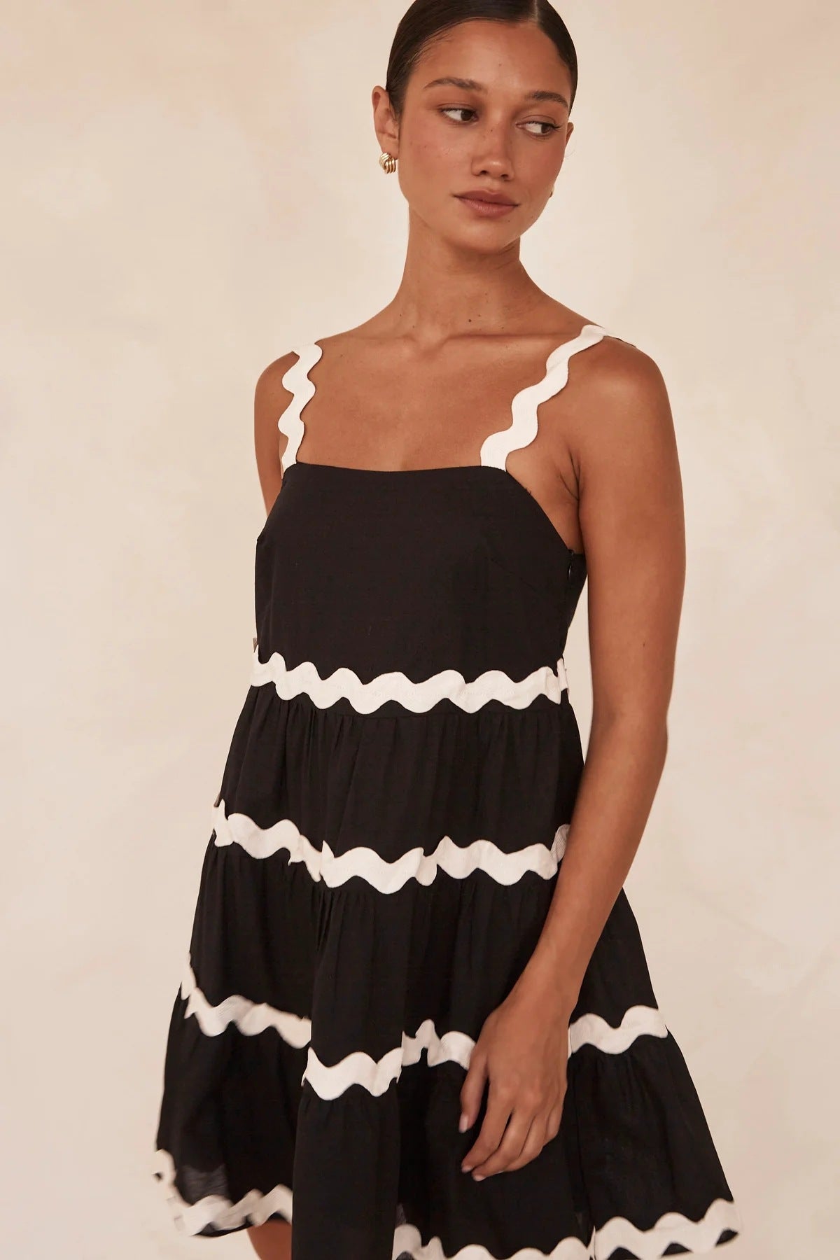 Vestido corto suelto, dulce y fresco con costuras de encaje