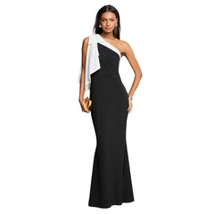 Vestido de color liso con cintura alta y hombros descubiertos
