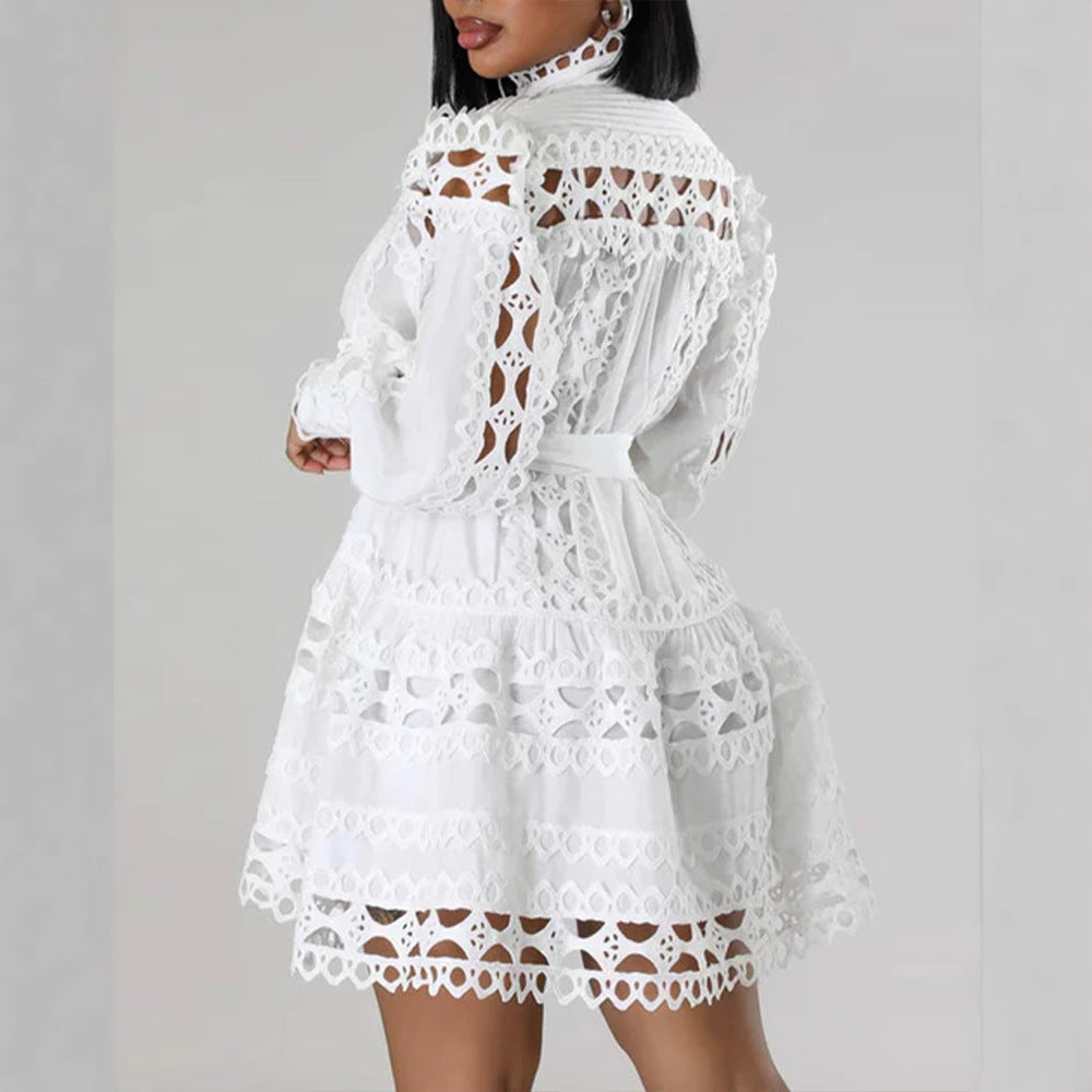 Vestido camisero largo con aberturas y costuras de encaje