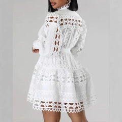 Vestido camisero largo con aberturas y costuras de encaje