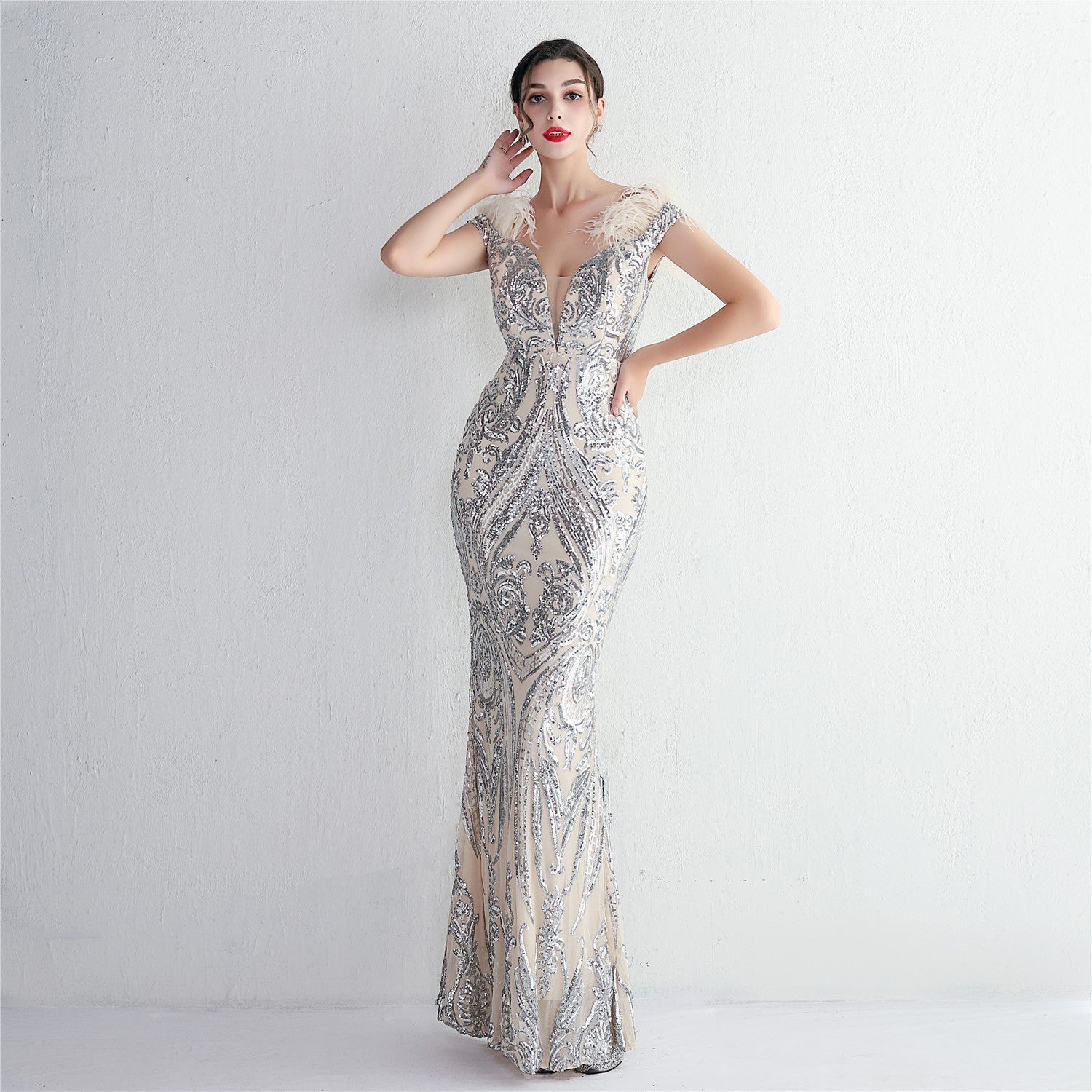 Vestido de noche ajustado de lana para cóctel, hecho a mano, con lentejuelas tridimensionales de alta densidad y fuerte posicionamiento floral.
