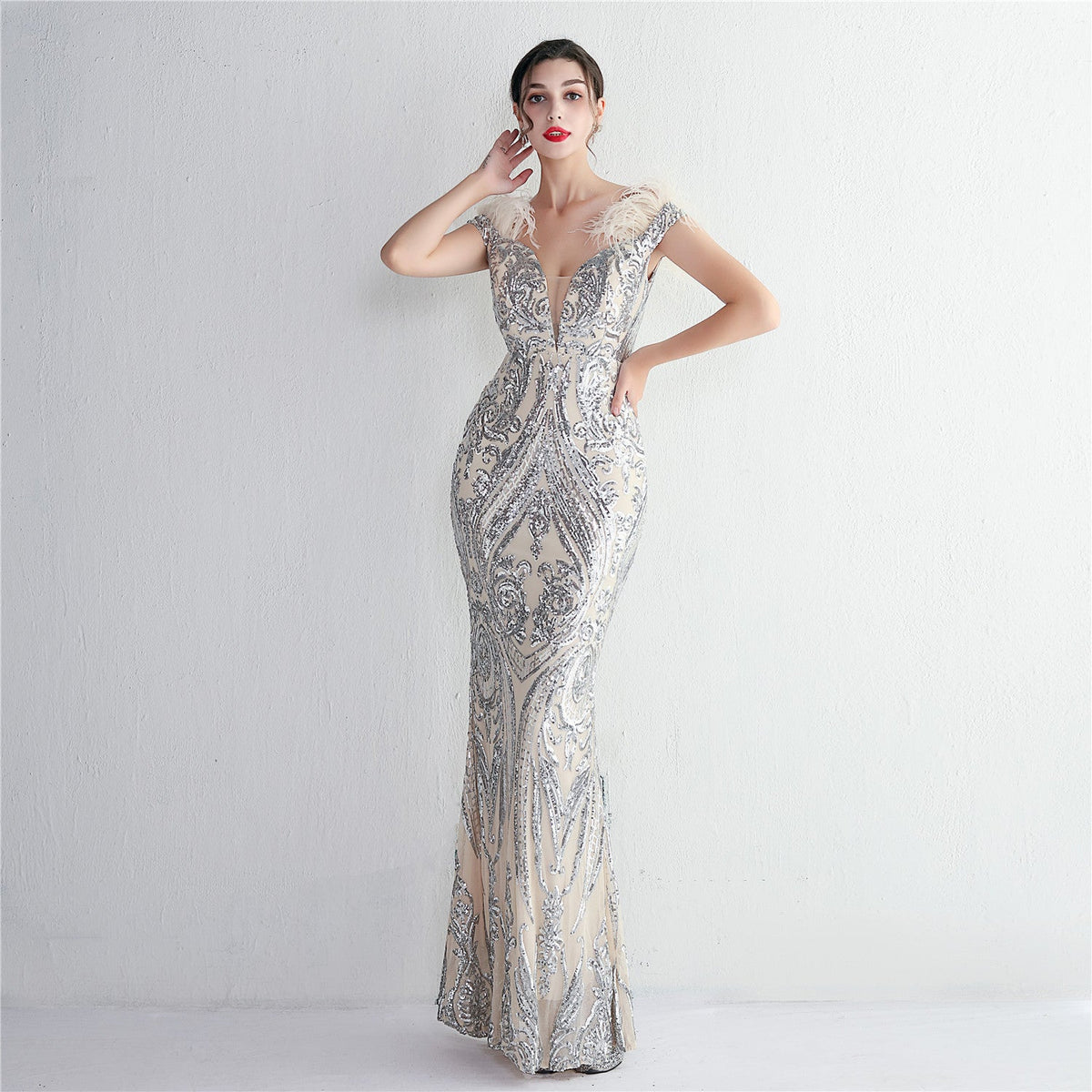 Vestido de noche ajustado de lana para cóctel, hecho a mano, con lentejuelas tridimensionales de alta densidad y fuerte posicionamiento floral.