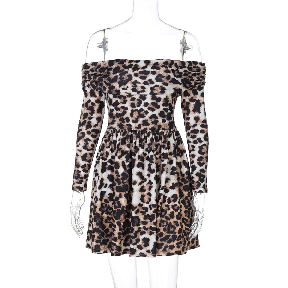 Vestido plisado corto elegante con cuello alto y hombros descubiertos y manga larga