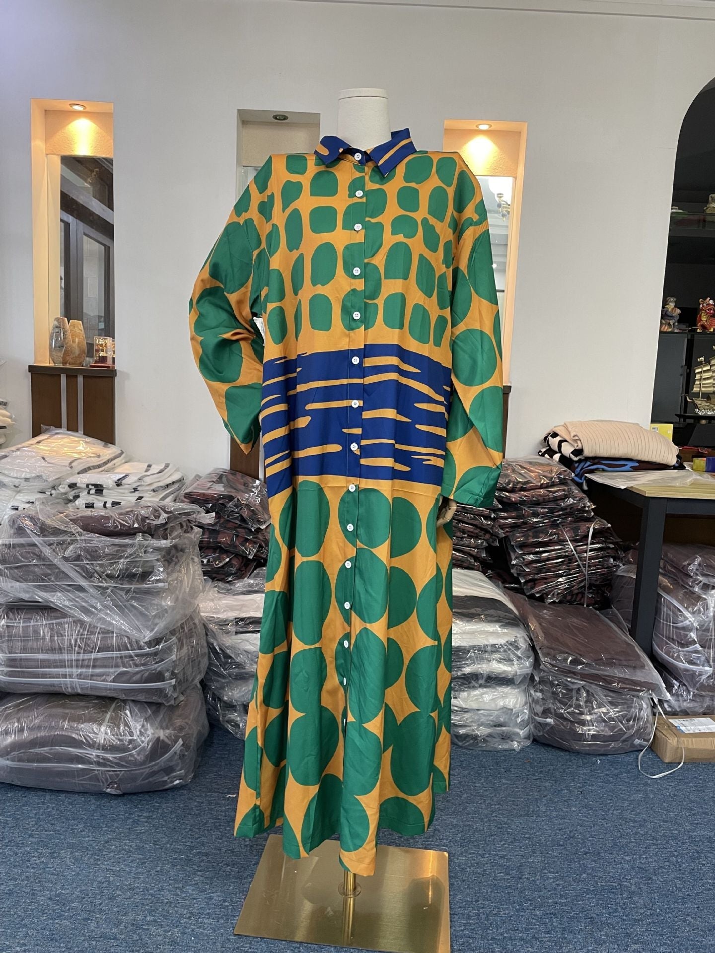 Vestido casual de diseñador con cuello polo y estampado geométrico abstracto, talla grande