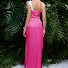 Vestido de noche de satén con lentejuelas y abertura alta