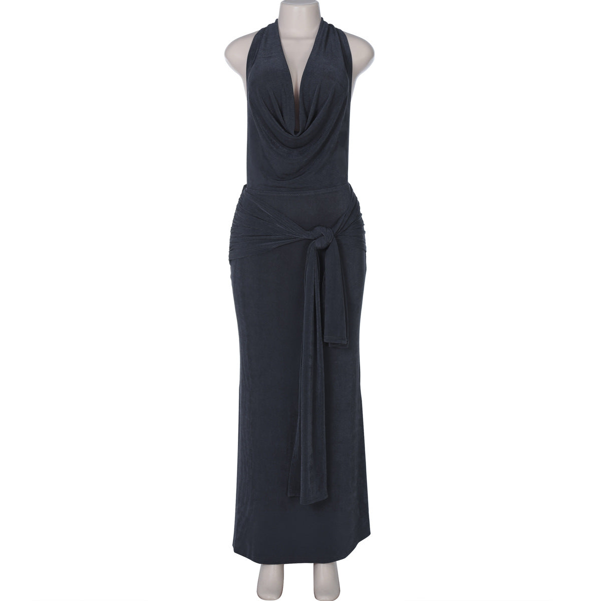 Use un vestido con aberturas, escote sin espalda, cordones, largo medio, halter, escote en V profundo