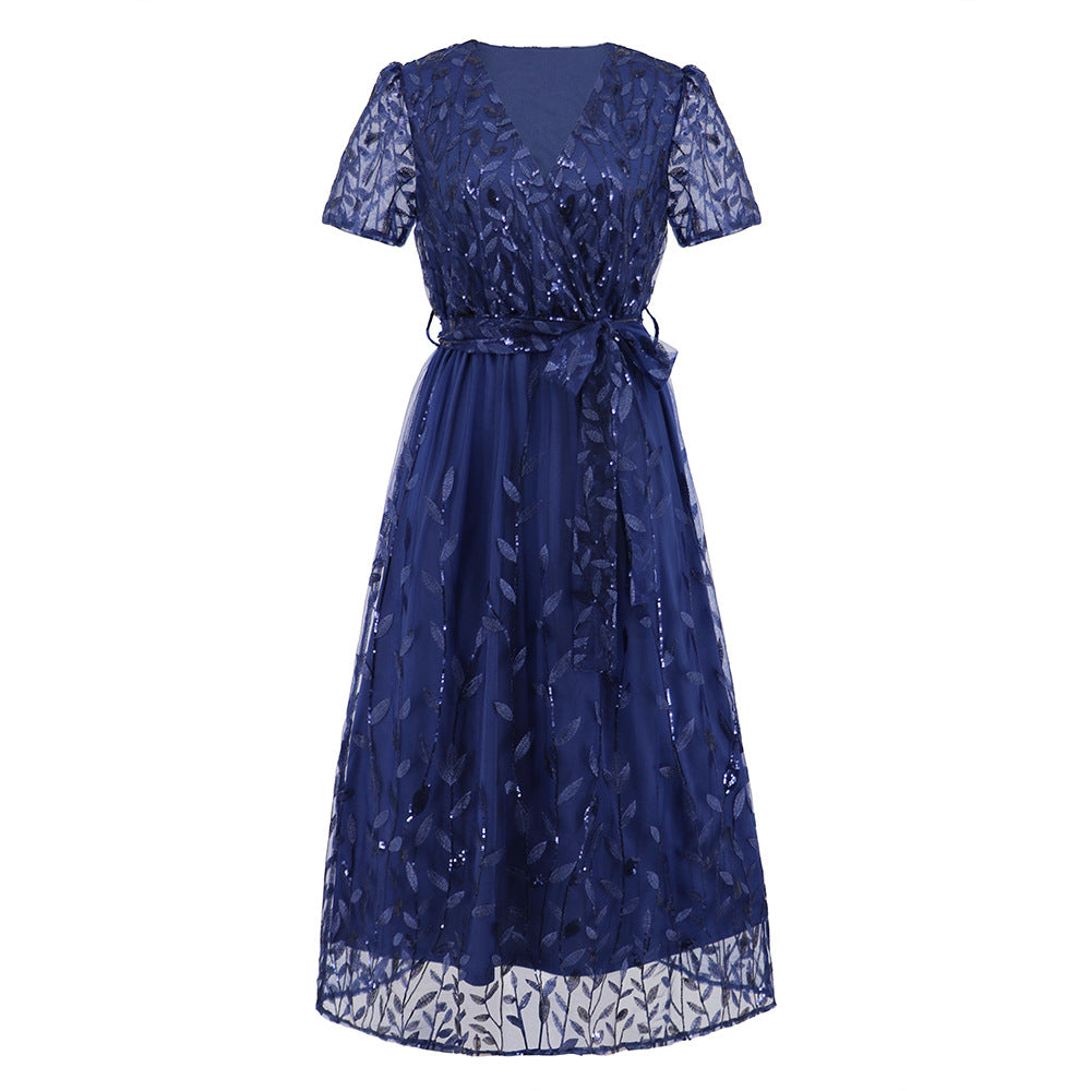 Vestido de malla de hilo brillante bordadoVestido ajustado con cuello en V y largo medio