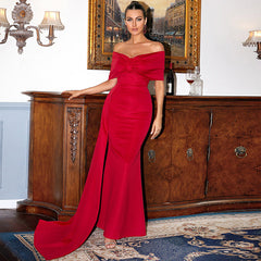 Elegante vestido de noche de satén rojo con escote pronunciado, manga corta, estampado largo y escote en V pronunciado.