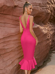 Elegante vestido de fiesta de noche con escote en V y tirantes finos y cola de pez