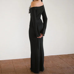 Elegantes, einfarbiges Abendkleid mit schräger Schulterpartie, langen Ärmeln