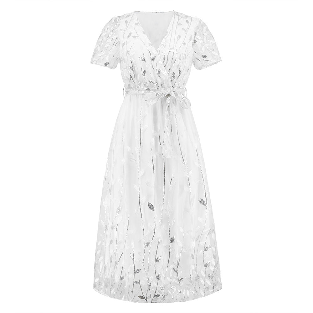 Vestido de malla de hilo brillante bordadoVestido ajustado con cuello en V y largo medio
