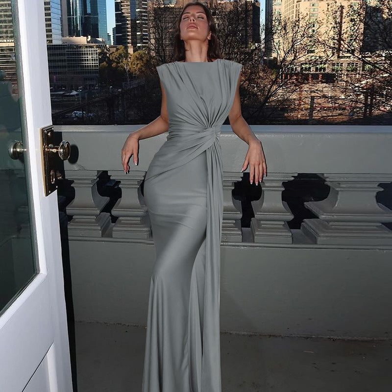 Vestido plisado ajustado sin mangas de color sólido