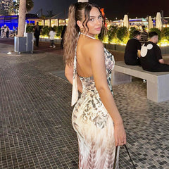 Vestido ajustado con cordones y espalda descubierta estampado