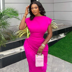 Vestido ajustado de manga corta, color liso, plisado, dobladillo deshilachado y largo medio