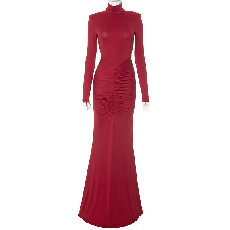 Vestido de cola de pez con cuello alto, manga larga, hombros acolchados y plisado a la cadera