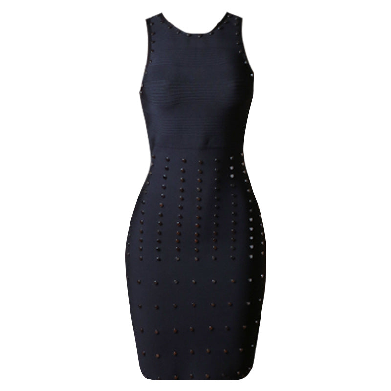 Vestido elegante de alta gama con remaches y vendaje de alta costura.