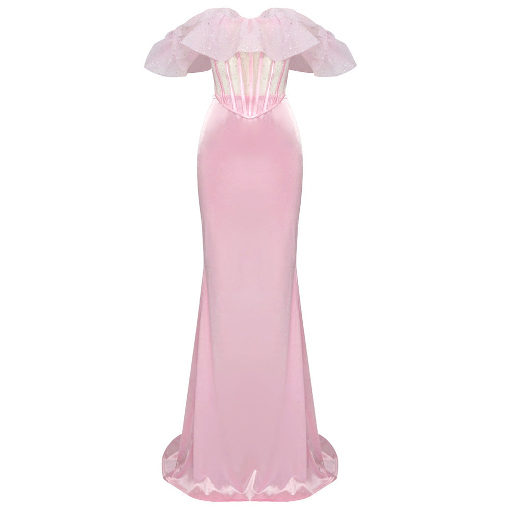 Conjunto de dos piezas de organza rosa y plateada con chaleco sin espalda y vestido elegante