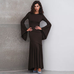 Vestido elegante de cola de pez ajustado con cintura y mangas acampanadas de color liso