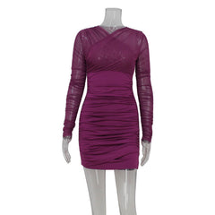 Vestido vaporoso con diseño cruzado en el pecho y cadera
