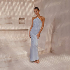 Vestido ajustado de color liso con cuello halter, espalda descubierta y corte entallado