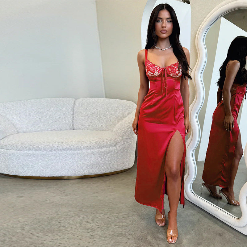 Vestido largo de satén elegante y ajustado de estilo socialité con abertura y tirantes