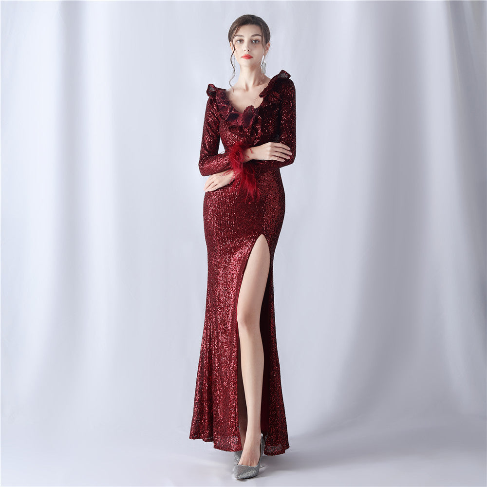 Vestido de noche de alta gama con decoración de lentejuelas y ondas de pelo de avestruz