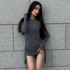 Vestido corto de manga larga de color liso