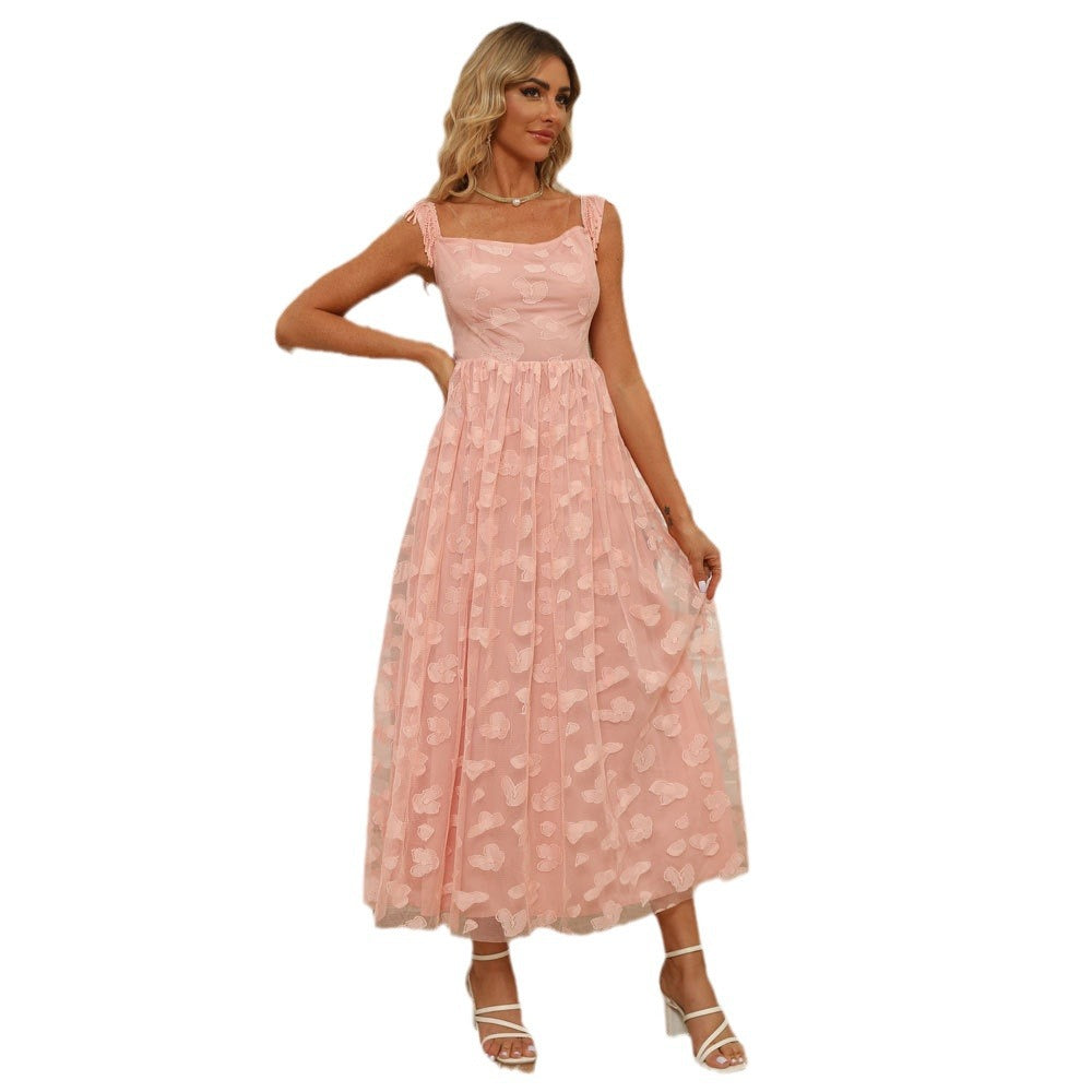 Elegante vestido de cintura alta con hombros descubiertos y borlas