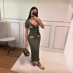 Vestido de manga corta con cuello en V