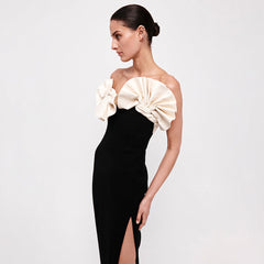 Vestido sin tirantes con forma de abanico plegable en blanco y negro sin espalda