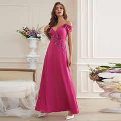 Vestido elegante de cuello alto con apliques de moda