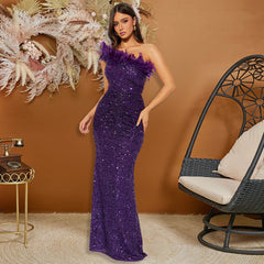 Vestido de noche largo con lentejuelas y costuras de plumas y paillettes negras