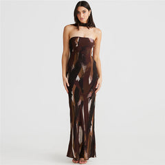 Vestido tubo elegante con espalda descubierta y estampado de figura. Vestido largo ajustado y elegante.