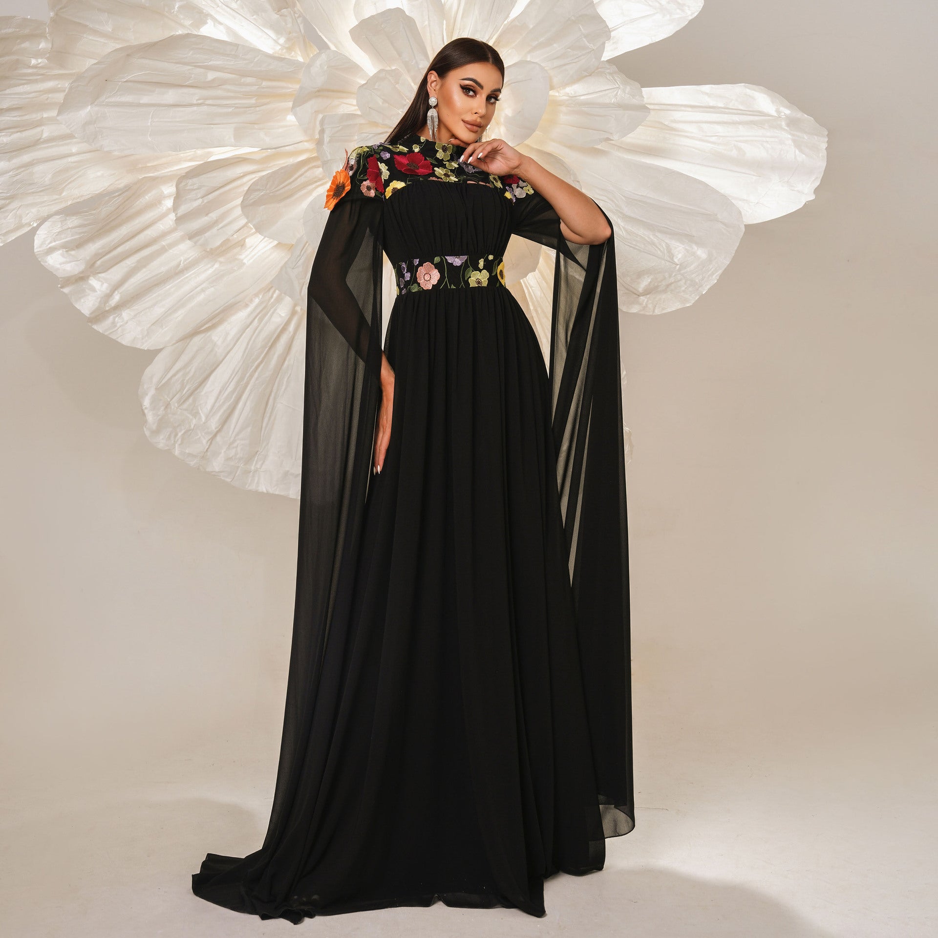 Vestido de noche largo de cóctel bordado de cuello alto de alta gama, vestido de dama de honor con cintura controlada y dobladillo grande