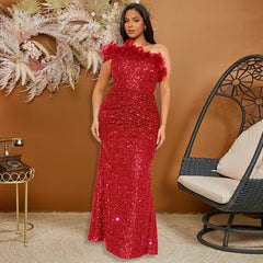 Vestido de noche largo con lentejuelas y costuras de plumas y paillettes negras
