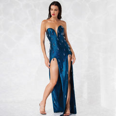 Vestido maxi ajustado con cintura ajustada y escote en V con aberturas y escote en bronce.